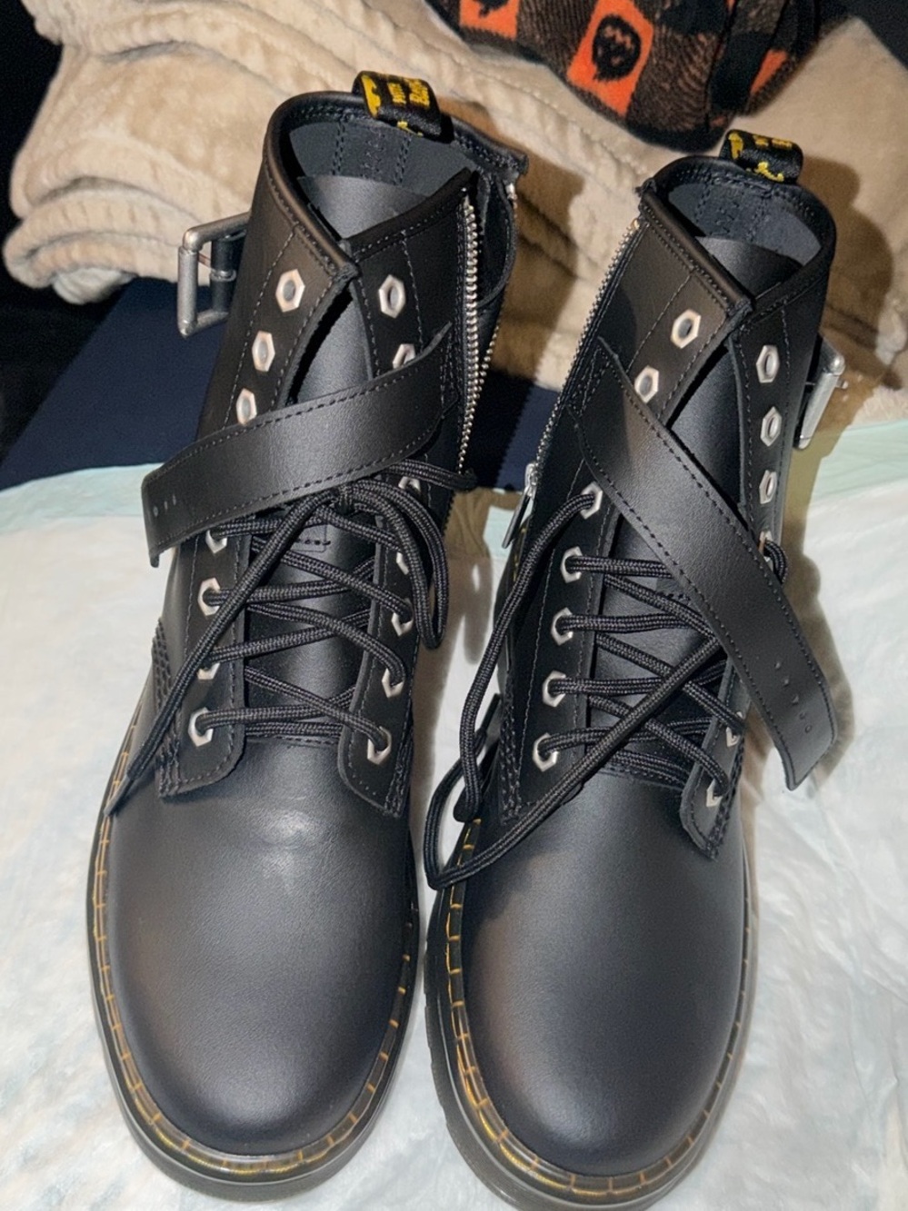 Dr martens woman’s Zavala alt black hydro leather boots size 9